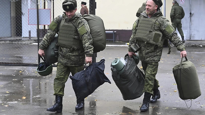 Sterben für Putins Krieg: Während der Kreml in Russland rekrutieren lässt, lassen in der Ukraine immer mehr russische Soldaten ihr Leben. (Archivbild) Foto: Uncredited/AP/dpa