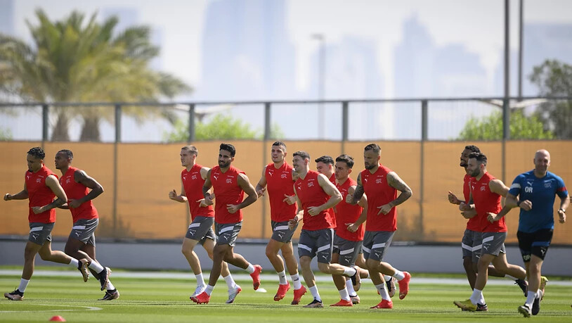 Die Nationalspieler im Training vor dem Transfer von Doha nach Abu Dhabi