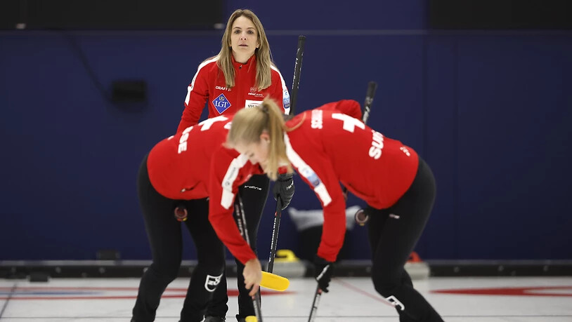 Skip Silvana Tirinzoni (hinten) führte ihr Team bereits zu zwei Siegen