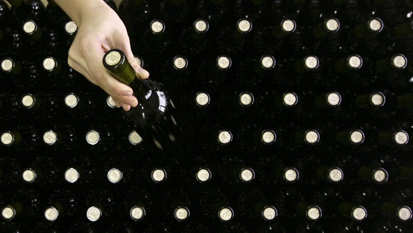 Bei der berühmtesten Weinversteigerung der Welt ist am Sonntag in Ostfrankreich ein Rekorderlös erzielt worden: Die Auktion von Burgunderweinen im Hospiz des französischen Beaune brachte insgesamt fast 29 Millionen Euro ein. (Symbolbild)
