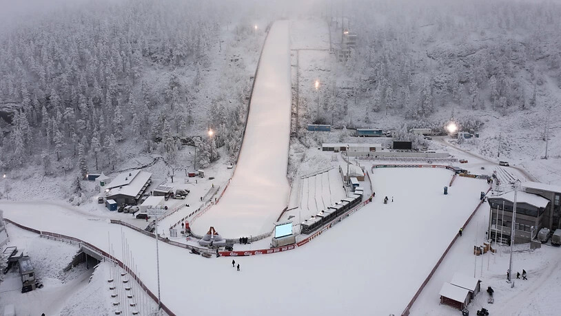 In Kuusamo herrscht Winter: Der Auslauf der Schanze und das Langlauf-Stadion liegen gleich nebeneinander.