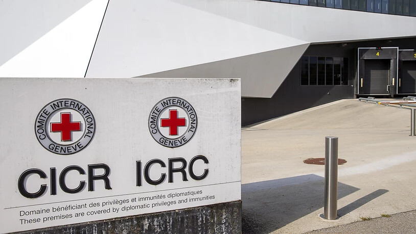 Das Internationale Komitee vom Roten Kreuz (IKRK) hat Vorwürfe über fehlendes Engagement bezüglich dem Zugang zu Kriegsgefangenen im Ukraine-Krieg zurückgewiesen. Diese Kritik sei falsch, "das IKRK hat nicht geschwiegen", sagte ein Verantwortlicher der…