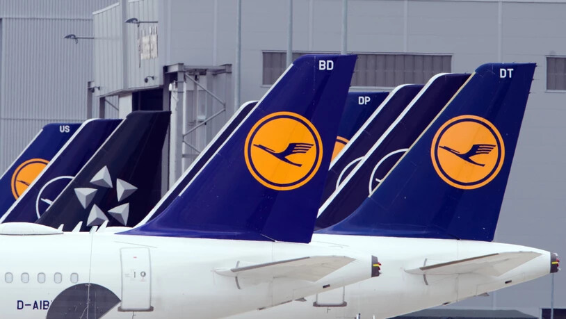 Der Lufthansa-Konzern, zu dem auch die Swiss zählt, schüttelt den Corona-Schock Stück für Stück ab. Dank steigender Ticketverkäufe rechnet die Gruppe mit einem höheren Gewinn.(Archivbild)