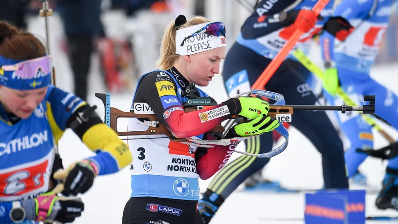 Die gesundheitlich lange Zeit angeschlagene Norwegerin Marte Olsbu Röiseland, hier am Schiessstand beim Weltcup im März in Kontiolahti, plant ihr Comeback für Anfang Januar