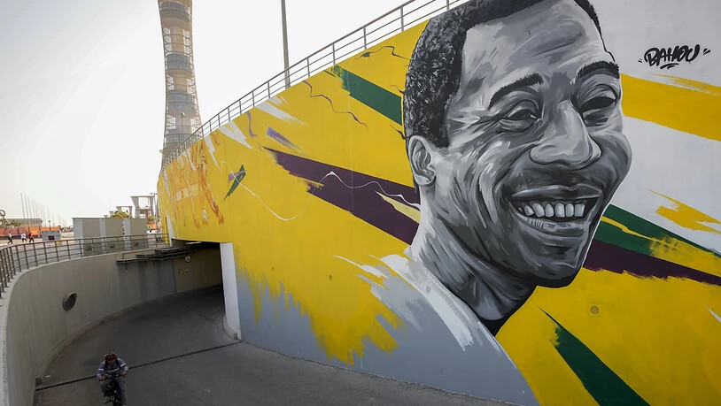 In Brasilien und rund um die Welt sorgen sich die Menschen um den schwer kranken Pelé, den einzigen dreifachen Fussball-Weltmeister