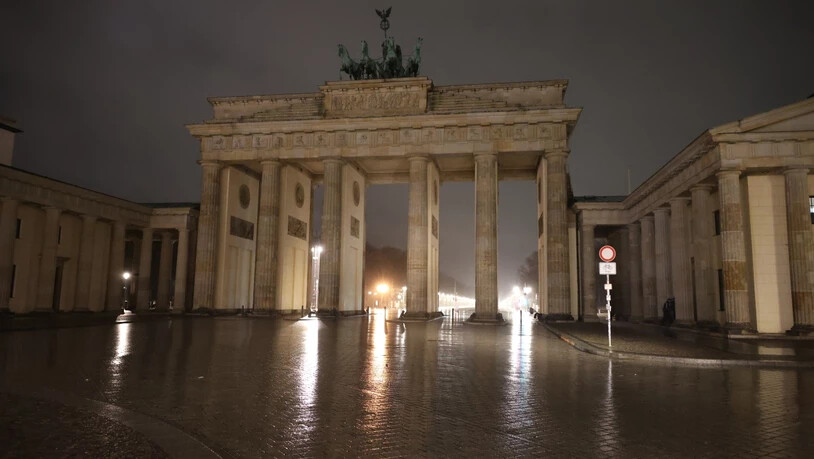 Das Brandenburger Tor ist das Wahrzeichen der Hauptstadt Berlin (Symbolbild). Foto: Joerg Carstensen/dpa