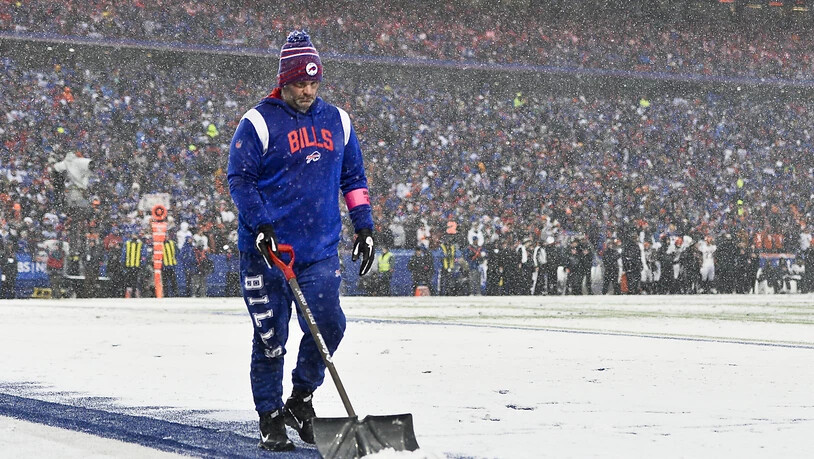 Schnee auf dem Spielfeld in Buffalo: Nur die Linien dürfen gewischt werden