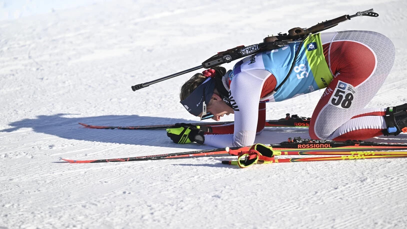 Alles gegeben: Lydia Hiernickel liegt nach dem Rennen ausgepumpt im Schnee.