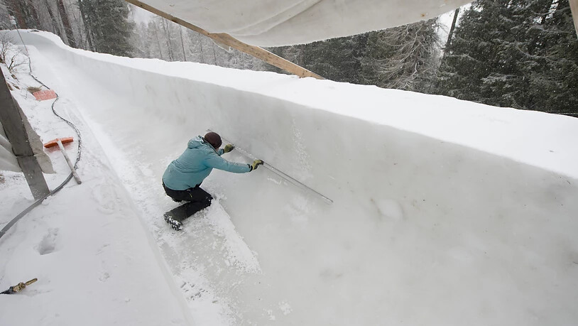 Handarbeit mit langer Tradition: Die Bobbahn in St. Moritz wird jedes Jahr neu gebaut