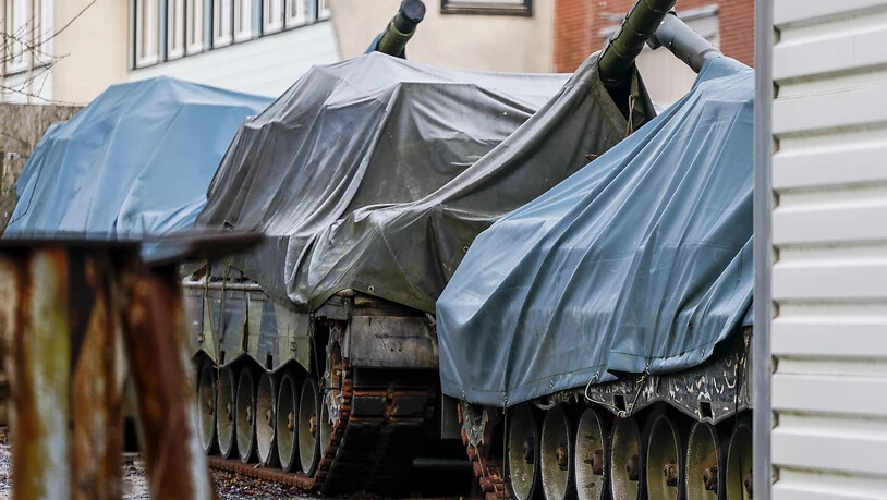 Lange rungen verschiedene Staaten mit der Lieferung von Leopard-1-Kampfpanzern an die Ukraine. Doch nun sollen sogar über 100 Stück im Kampf gegen Russland helfen. Foto: Axel Heimken/dpa