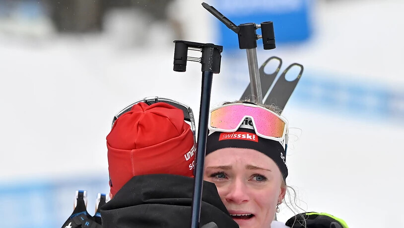 Fliessen an der WM in Oberhof auch Schweizer Freudentränen wie im Weltcup? Amy Baserga lässt ihren Emotionen freien Lauf, nachdem sie in Pokljuka mit Nik Hartweg in der Single-Mixed-Staffel Platz 3 erreicht hat.