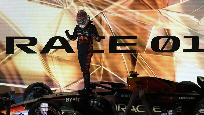 Max Verstappen freut sich über seinen 36. GP-Sieg, den ersten in Bahrain