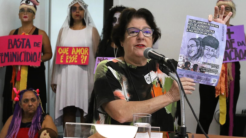 Silvia Ramos, Vorsitzende des Gewaltmonitors in Brasilien, spricht auf einer Pressekonferenz über die steigende Zahl der Frauenmorde im südamerikanischen Land. Foto: Tania Regio/Agencia Brazil/dpa - ACHTUNG: Nur zur redaktionellen Verwendung und nur mit…