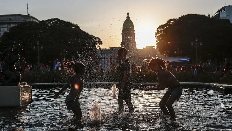 Die Wirtschaft geht baden: Unter einer Teuerung von mehr als 100 Prozent leiden weite Teile der argentinischen Bevölkerung. (Bild aus dem Zentrum der Hauptstadt Buenos Aires, März 2023)