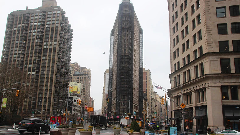 PRODUKTION - Das teilweise eingerüstete Flatiron Building in dem nach ihm benannten Flatiron District von Manhattan. Foto: Christina Horsten/dpa