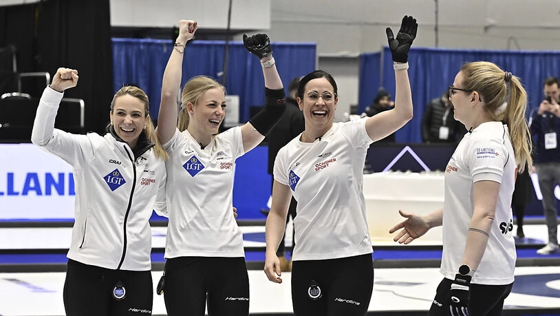 Der verdiente Jubel nach dem WM-Titel (von links): Silvana Tirinzoni, Briar Schwaller-Hürlimann, Carole Howald, Alina Pätz