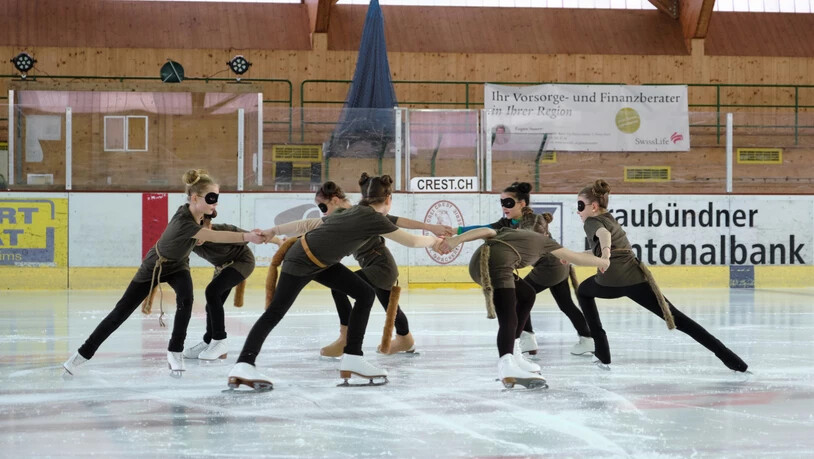 Räuberinnen: Diese Gruppe Eiskunstläuferinnen dreht sich im Kreis. 