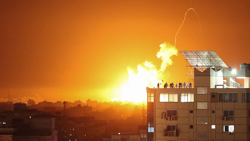 Als Reaktion auf den schweren Raketenbeschuss vom Vortag hat Israel in der Nacht zum Freitag Ziele im Libanon sowie im Gazastreifen angegriffen. Foto: Mohammed Talatene/dpa