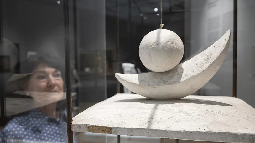 Die berühmte "Boule suspendue" (1930) von Alberto Giacometti wird im Kunsthaus Zürich im Rahmen der Ausstellung "Giacometti - Dalí. Traumgärten" gezeigt.