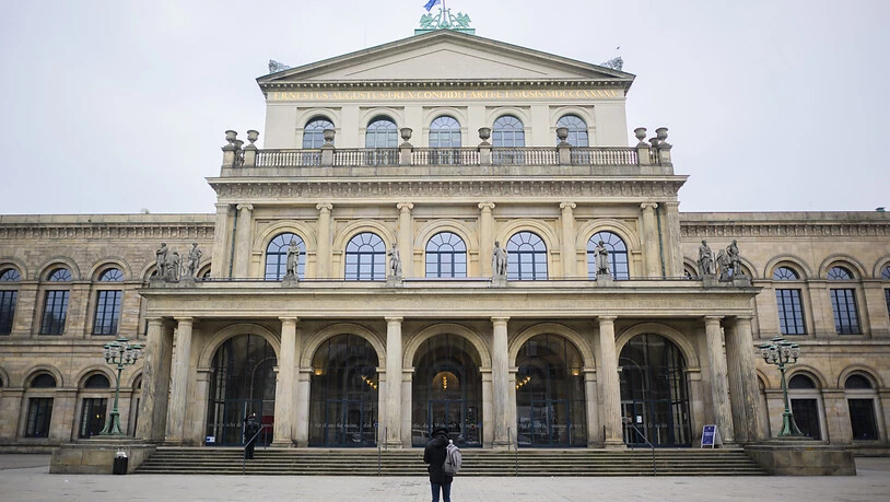 ARCHIV - Blick auf die Staatsoper in Hannover. Foto: Julian Stratenschulte/dpa