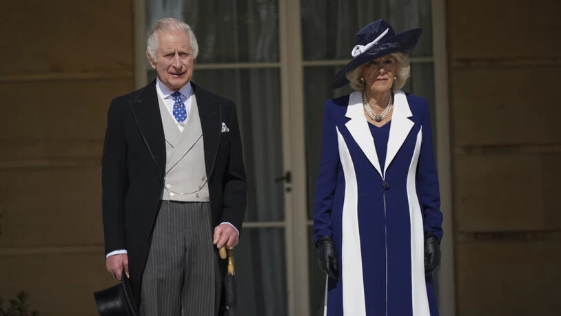 König Charles III und seine Gemahlin Camilla, hier noch ohne Krone.