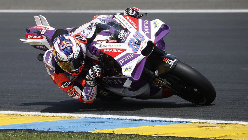 Der Ducati-Fahrer Jorge Martin ist im Sprintrennen auf dem Circuit in Le Mans unterwegs zum Sieg