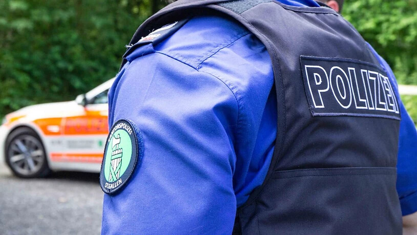 Am Montagvormittag kam es in einem Realschulhaus in Rorschacherberg zu einem grösseren Polizeieinsatz. Im Zentrum der Ermittlungen steht nun ein 16-jähriger Schüler.