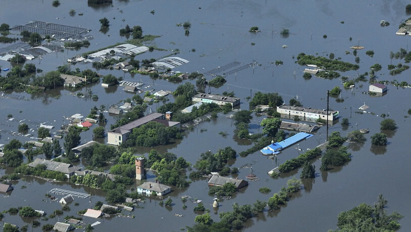 Dutzende Städte und Dörfer auf beiden Seiten des Dnepr wurden nach der Zerstörung des Kachowka-Damms überschwemmt.