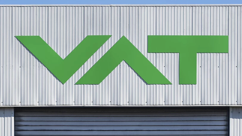 Der Vakuumventil-Hersteller VAT sieht sich wegen des schwachen Geschäftsgangs zur Einführung von Kurzarbeit genötigt. Für 650 Produktionsmitarbeitende in den beiden Werken in Haag wurde Kurzarbeit eingeführt. (Archivbild)
