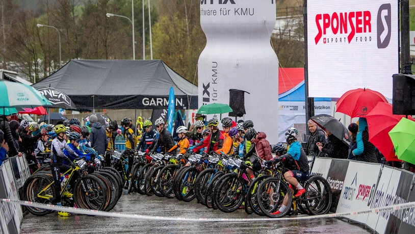 Gebanntes Warten: Diese jungen Athletinnen und Athleten warten auf den Startschuss.