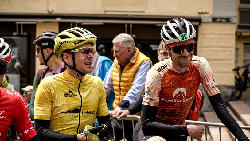 Gesamtsieger: Andrin Beeli (gelbes Trikot) gewinnt den Engadin Bike Giro.
