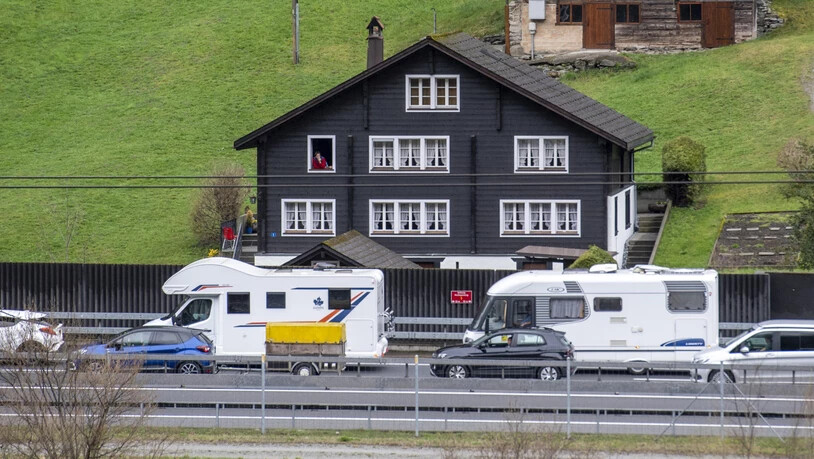 Die Tessiner Kantonsregierung ist gegen eine Tunnelgebühr am Gotthard: Osterstau zwischen Göschenen und Erstfeld 2023. (Archivbild