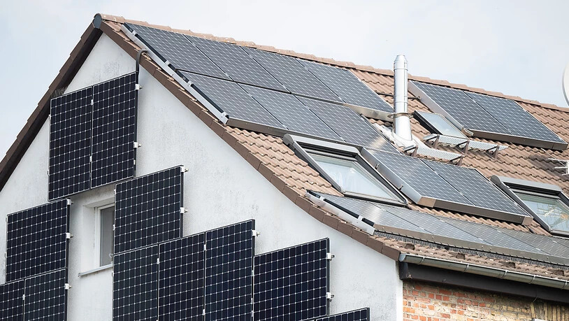Solaranlagen sollen auch für Privatpersonen erschwinglicher werden: Die deutsche Regierung beschliesst, den Bau und Betrieb von Panels zu vereinfachen. (Archivbild)