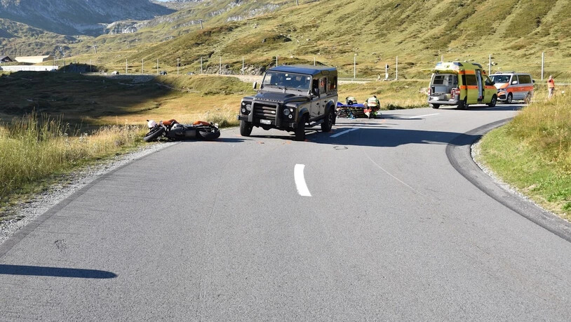 Mittelschwer verletzt: Die Unfallstelle am Oberalppass, wo ein Töfffahrer mit einem Auto kollidierte.