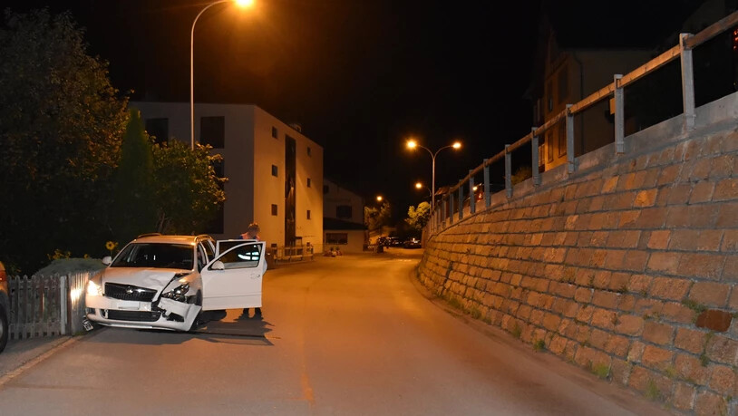 Am frühen Sonntagmorgen: Zum Unfall kam es kurz nach 3.30 Uhr auf der Stradun in Richtung Ausfahrt Scuol Ost. 