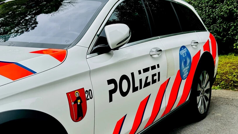 Aufgeboten: Die Kantonspolizei Glarus ist am Samstagmittag im Quartier Neuweg im Einsatz gestanden. 
