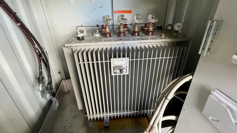 Zusammenstoss: Der Transformator wurde bei einem Flugtransport von San Bernardino in das Gebiet Motton beschädigt und Öl trat aus.