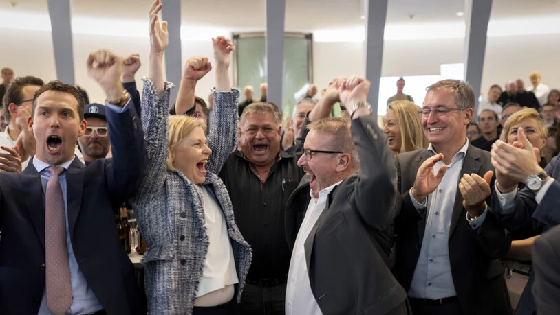 Die SVP im Kanton St. Gallen hatte am Wahlsonntag allen Grund zur Freude. (KEYSTONE/Christian Merz)