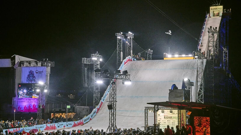 Beeindruckend: Tausende von Fans schauten am Samstag beim Snowboard-Final zu. 