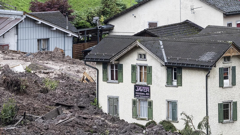 Erdrutsche haben Ende August in Schwanden GL etliche Gebäude zerstört. Noch immer warten viele Evakuierte auf Klarheit, was nun mit ihrem Zuhause passiert. (Archivbild)
