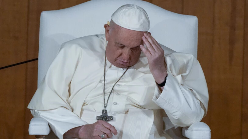 ARCHIV - Papst Franziskus hat wegen einer Atemwegserkrankung seine Reise nach Dubai für die Weltklimakonferenz am kommenden Wochenende abgesagt. Foto: Gregorio Borgia/AP/dpa