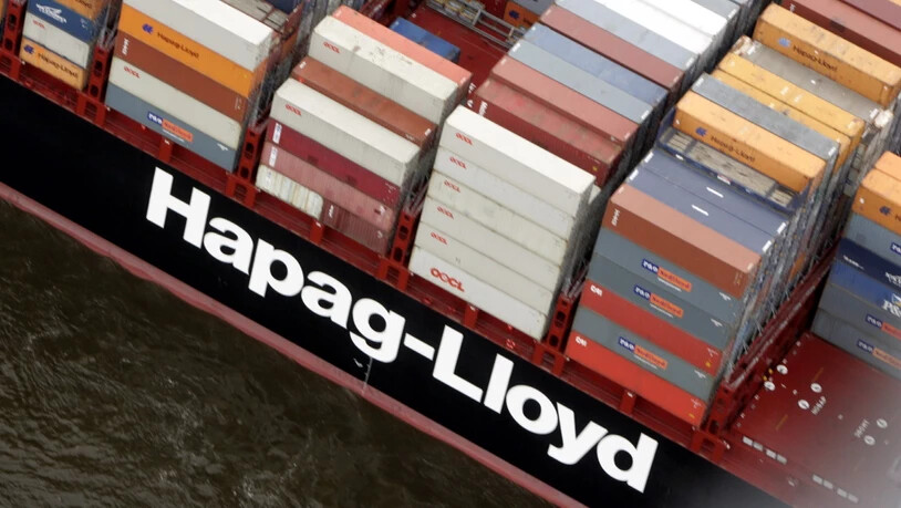 Die Reederei Hapag-Lloyd aus Hamburg weicht für ihre Frachttransporte über das Kap der Guten Hoffnung aus, weil es auf dem Suezkanal vermehrt zu Angriffen durch die Huthi-Rebellen kommt. (Symbolbild)