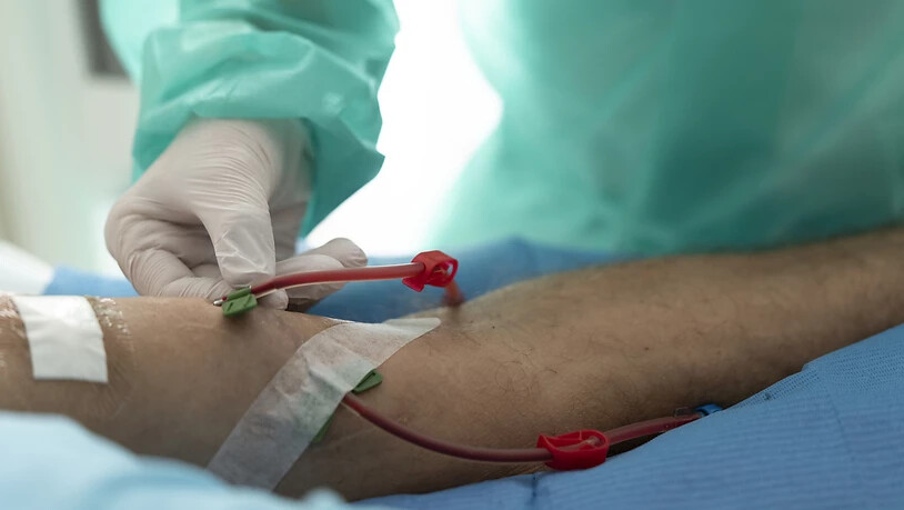 Das Parlament baut die Finanzierung von Leistungen des Gesundheitswesens um: Alle Leistungen sollen künftig aus einer Hand von Krankenkassen und Kantonen finanziert werden. (Themenbild)