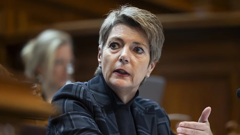 Finanzministerin Karin Keller-Sutter warnte vor negativen Folgen, sollte das Parlament den UNRWA-Beitrag streichen. (Archivbild)