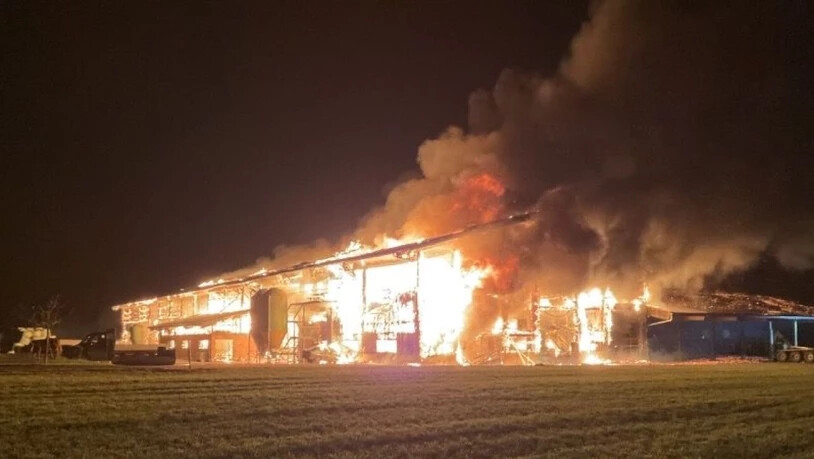 Der Bauernhof in Bottens VD brannte vollständig ab.