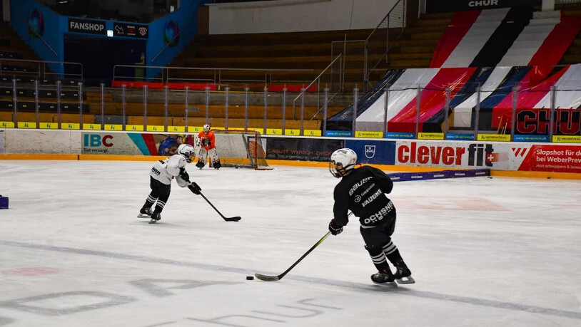 Athletisch und schnell: Das U13-Team des EHC Chur trainiert im Thomas Domenig Stadion in Chur.