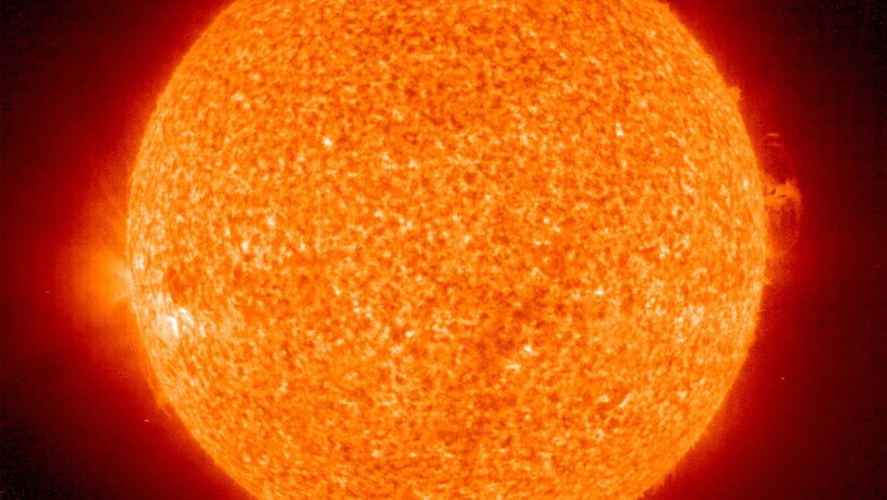 Die Folgen einer starken Sonneneruption könnten in den kommenden Tagen auch die Erde treffen. Am Freitag sei eine der heftigsten Sonneneruptionen der vergangenen Jahre beobachtet worden, teilte die US-Raumfahrtbehörde Nasa mit. (Archivbild)
