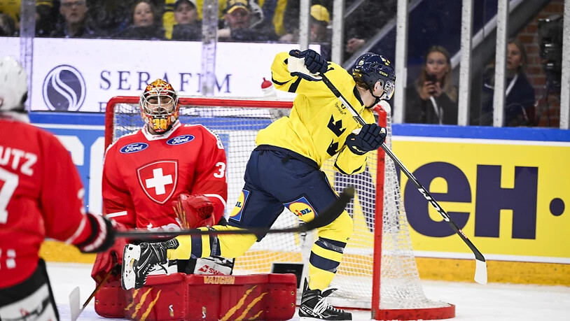 Auf allen Ebenen überfordert: Die Schweizer Abwehr um Goalie Stéphane Charlin gegen starke Schweden