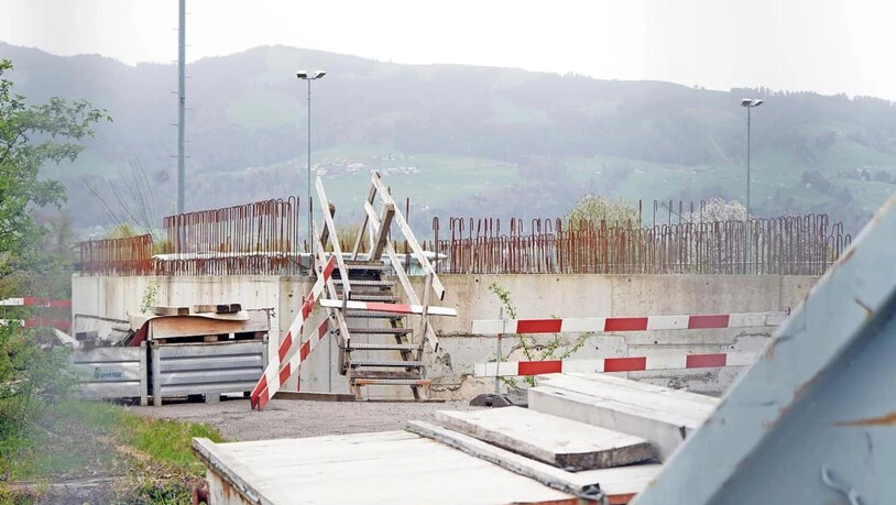 Wird nach zwei Jahren Baustopp doch noch fertiggebaut: Das Grundwasserpumpwerk im Joner Grünfeld. 
