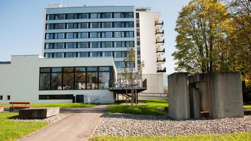 Finanzielle Schieflage: Das Spital Linth hat vom Kanton nur noch einen befristeten Leistungsauftrag bis 2027 erhalten.